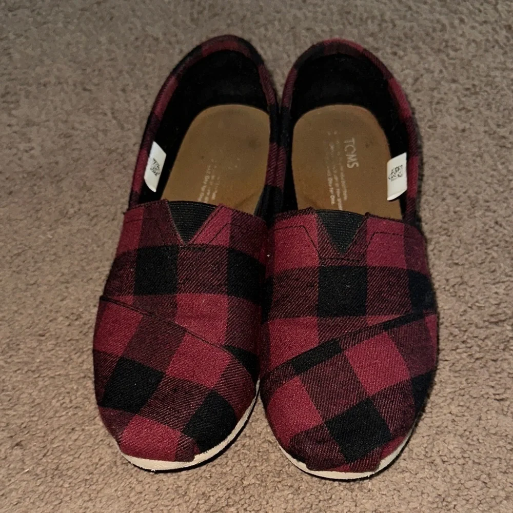 TOMS Men's Burgundy and Black Plaid Loafers